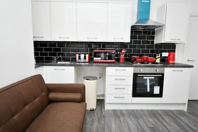 4-bed-hmo-burnley-for-sale-only-ps15000-cash-required-big-0
