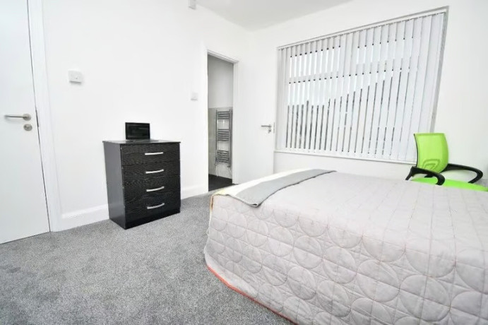 6-bed-6-bath-hmo-preston-city-centre-fully-refurbed-high-spec-throughout-returns-in-excess-of-45-pa-big-1