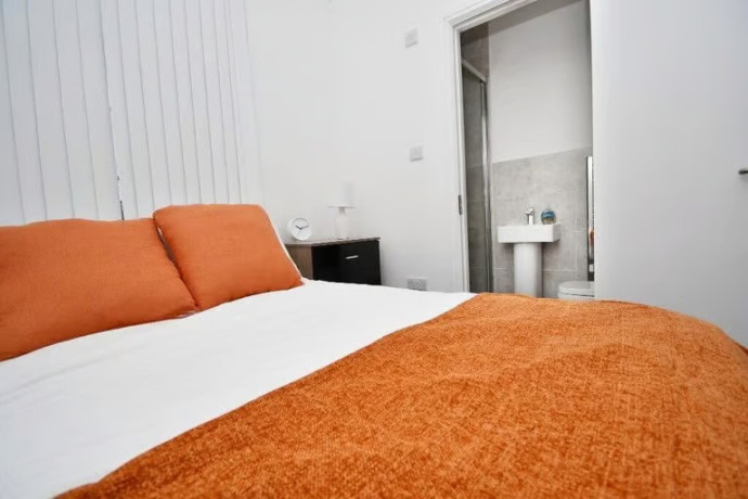 6-bed-6-bath-hmo-preston-city-centre-fully-refurbed-high-spec-throughout-returns-in-excess-of-45-pa-big-0
