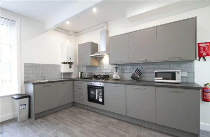 for-sale-6-bed-6-bath-fully-licensed-hmo-in-middlesbrough-with-ultimate-returns-of-4051-big-1