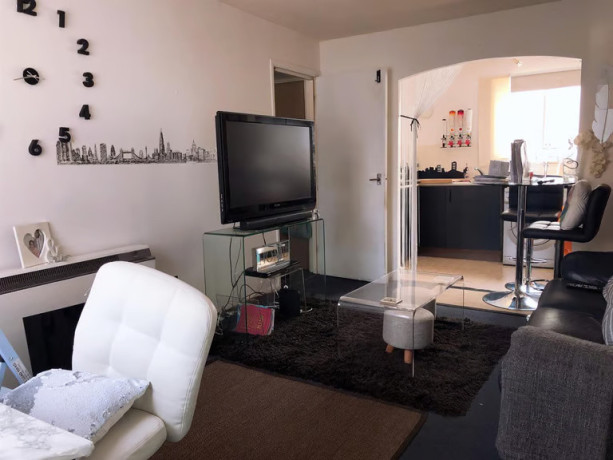 1-bedroom-flat-in-berry-court-raglan-close-hounslow-big-3