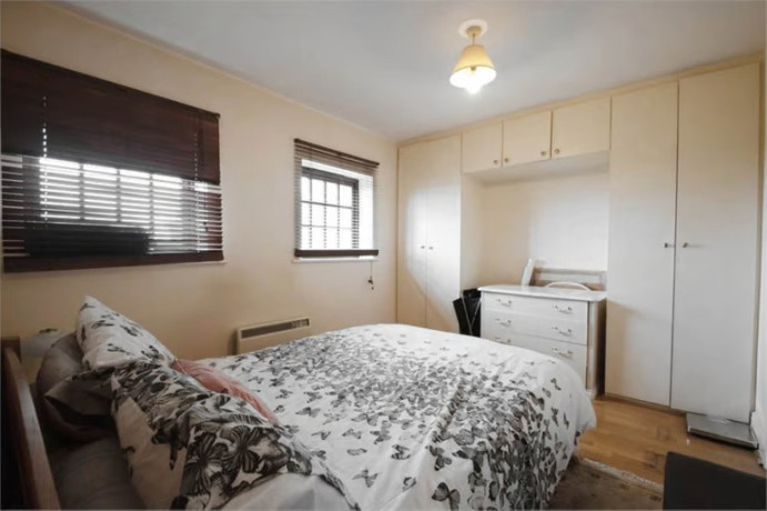 2-bedroom-flat-in-comer-crescent-southall-big-0