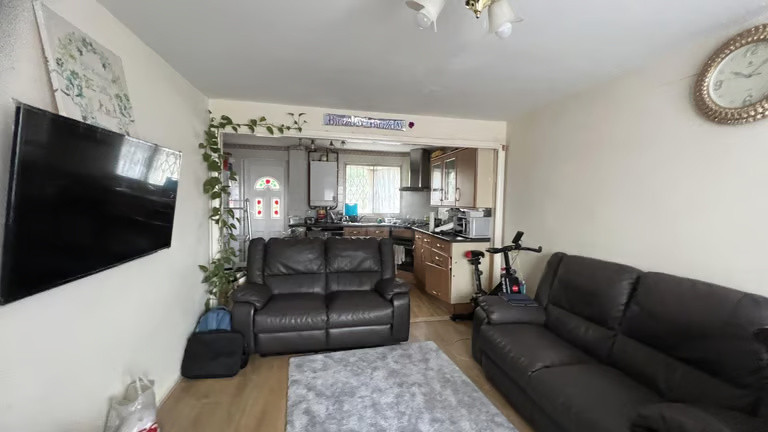 2-bedroom-house-in-wraysbury-close-hounslow-big-2