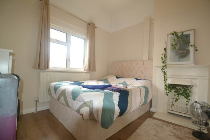 3-bedroom-house-in-allendale-avenue-southall-big-4