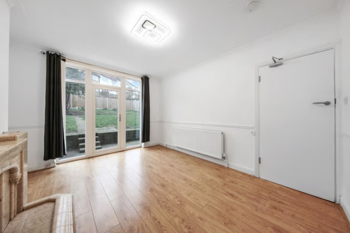 charming-spacious-3-bedroom-2-bath-home-in-dollis-hill-nw2-big-4