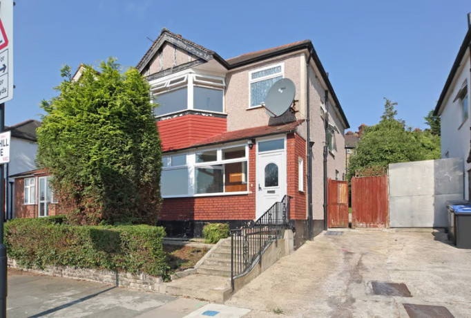 charming-spacious-3-bedroom-2-bath-home-in-dollis-hill-nw2-big-2