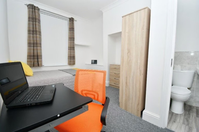 high-spec-5-bed-5-bath-hmo-for-sale-barrow-in-furness-big-2