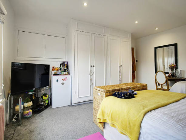 4-bedroom-house-in-st-stephens-avenue-shepherds-bush-big-2