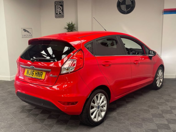 2016-ford-fiesta-10-titanium-5dr-hatchback-petrol-manual-big-3