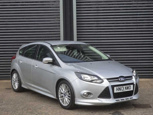 ford-focus-10-t-ecoboost-zetec-s-2013-big-0