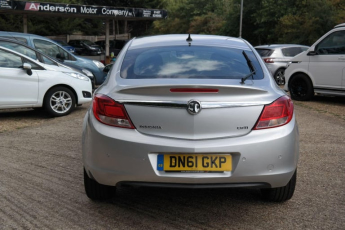 vauxhall-insignia-20-cdti-elite-nav-2012-big-3