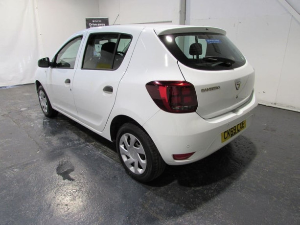 2019-69-dacia-sandero-09-tce-essential-hatchback-5dr-petrol-manual-euro-6-ss-big-3