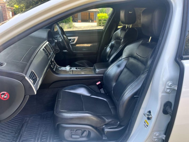 jaguar-xf-22-d-r-sport-2015-big-1