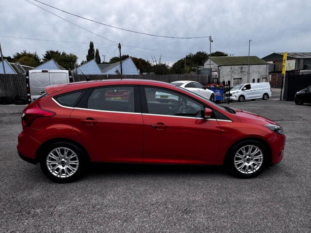 2011-ford-focus-16-tdci-titanium-euro-5-ss-5dr-hatchback-diesel-manual-big-2