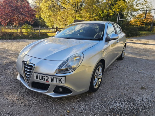 alfa-romeo-giulietta-16-jtdm-2-lusso-full-history-108k-7-stamps-ps35-road-tax-big-0