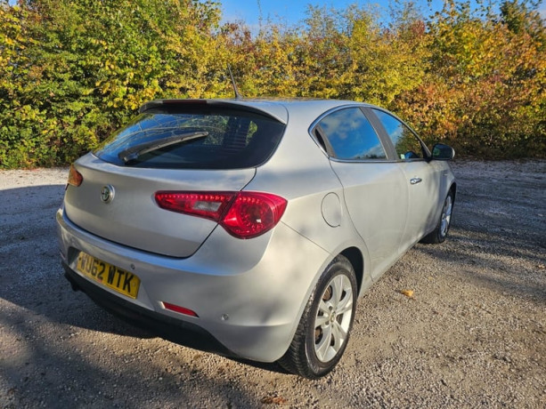 alfa-romeo-giulietta-16-jtdm-2-lusso-full-history-108k-7-stamps-ps35-road-tax-big-2