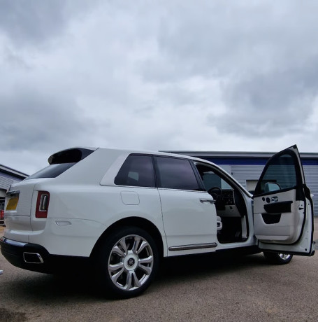 prom-car-hire-rolls-royce-cullinan-hire-rolls-royce-wedding-car-hire-phantom-and-ghost-hire-big-3