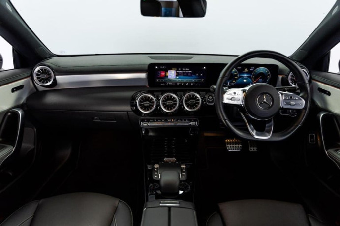 mercedes-benz-cla-13-cla250e-156kwh-amg-line-night-edition-premium-plus-big-2