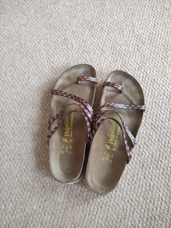 a-pair-of-ladies-birkenstock-leather-strip-toe-hoop-sandals-size-39-great-condition-big-1