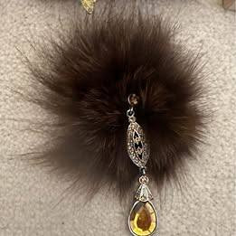 3-beautiful-made-brooches-big-3