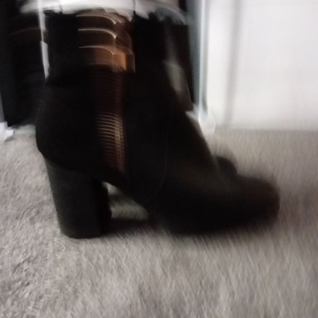 ps10-a-pair-high-heels-big-2