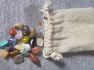 21-assorted-small-quartz-tumbled-chakra-reiki-stones-crystals-gemstones-bagpost-or-collect
