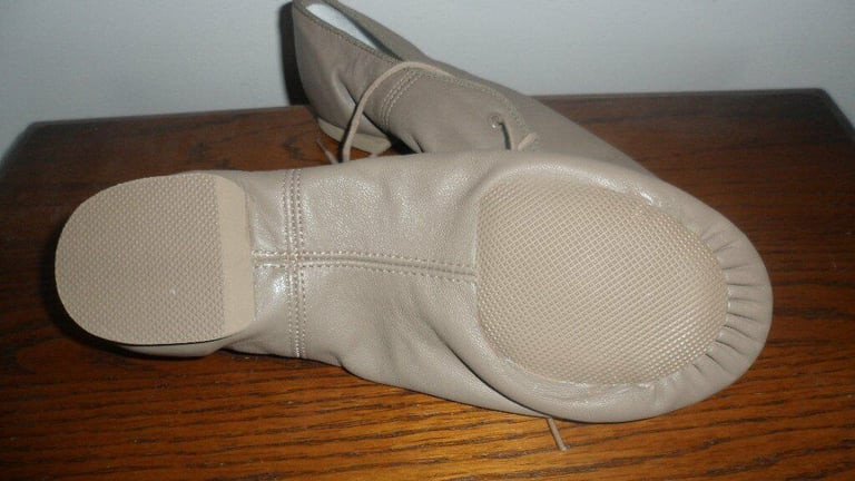 capezio-dance-shoes-split-soles-size-4-big-1
