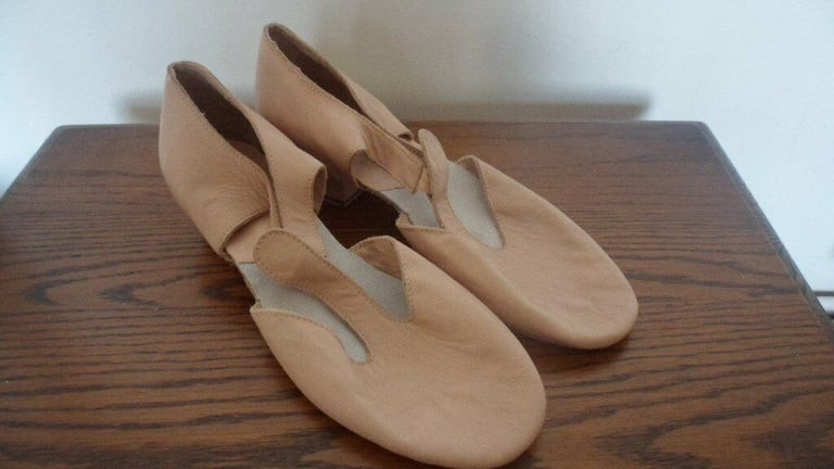 capezio-dance-shoes-split-soles-size-4-big-2