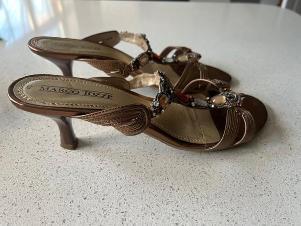 marco-tozzi-low-heeled-sandal-big-1