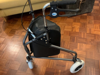 mobility-3-wheeled-trolley-with-shopping-bag