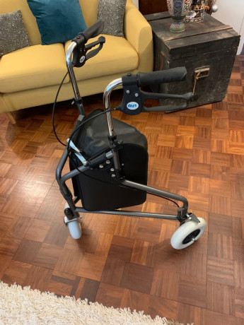 mobility-3-wheeled-trolley-with-shopping-bag-big-0