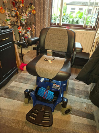 battery-powered-mobility-scooter-big-2