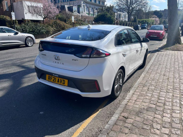 hyundai-ioniq-phev-pco-ready-hire-big-2