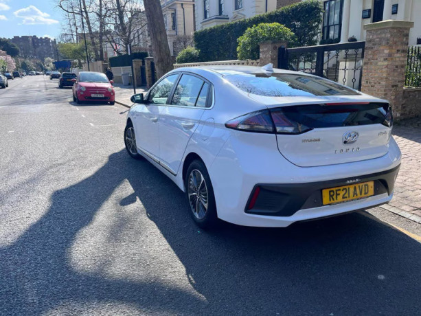 hyundai-ioniq-phev-pco-ready-hire-big-1
