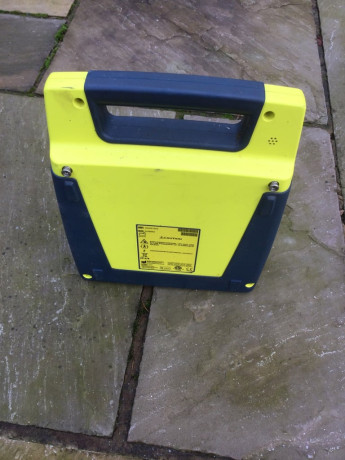 cardiac-sciences-g3-defibrillator-big-2