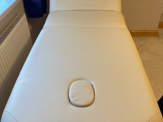 naipo-three-fold-portable-massage-table