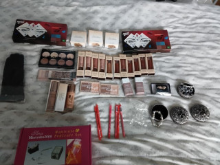 bundle-of-ladies-accessories-including-make-up-sets