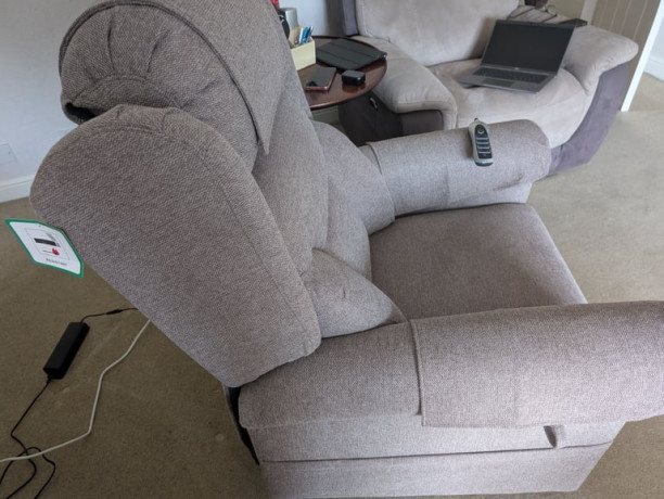 eminence-4-motor-rider-recliner-chair-big-0