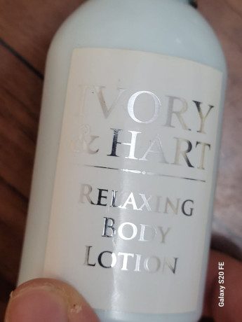 ivory-hart-relaxing-body-lotion-100ml-hydrating-calming-skincare-deal-big-1