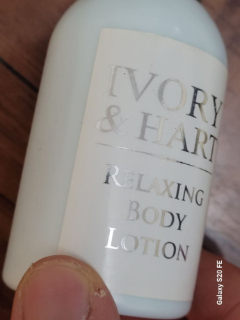 ivory-hart-relaxing-body-lotion-100ml-hydrating-calming-skincare-deal-big-2