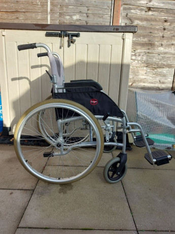 enigma-drive-lightweight-self-propelled-folding-wheelchair-big-1