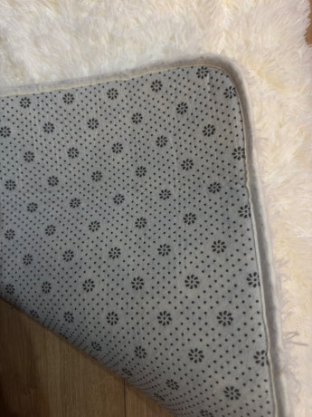 white-fluffy-rug-big-2