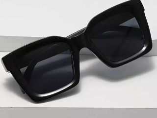 black-large-square-fashion-sunglassespost-or-collect