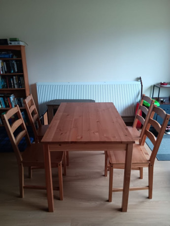 table-and-4-chairs-big-2