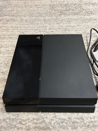 ps4-with-controller-and-wires-big-1