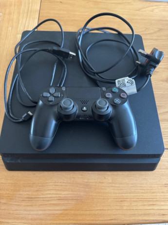 ps4-with-controller-and-wires-big-3
