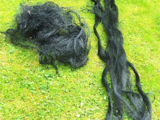 black-plastic-netting-large-amount-of-garden-netting-bird-nets-net-cover