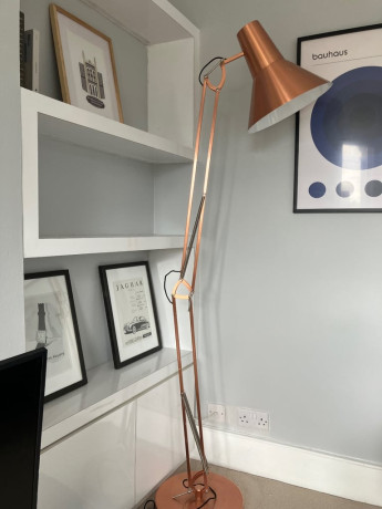 stylish-bronze-lamp-big-0