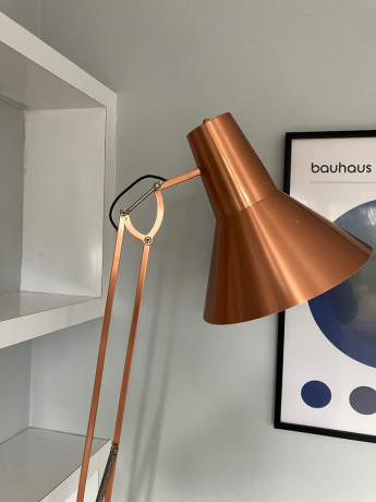 stylish-bronze-lamp-big-3