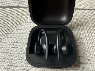 beats-powerbeats-pro-wireless-headphones
